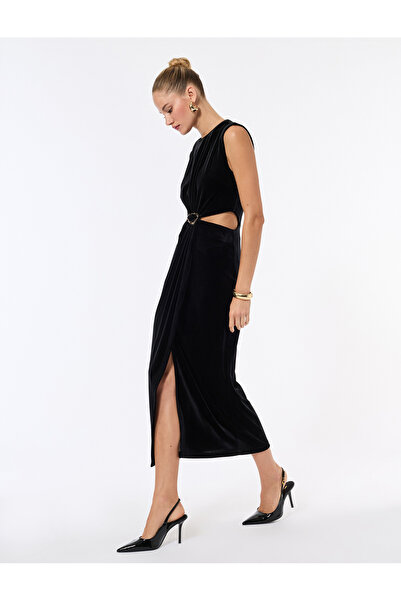 Koton Pencere Detaylı Kolsuz Bisiklet Yaka Metal Aksesuarlı Kadife Uzun Elbise