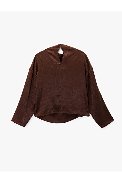 Koton Bluză din satin texturat cu mâneci lungi și guler asimetric cu accesorii metalice