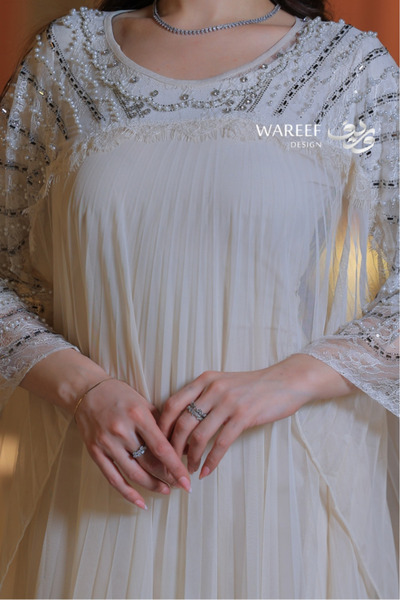 MAC CENTER Long evening dress with open sleeves and elegant embroidery details