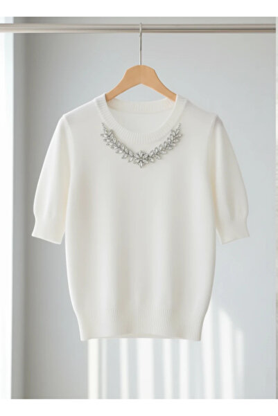 UniqueStore.ro Pulover alb cu aplicații decorative tip colier