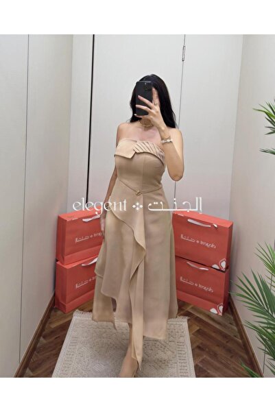 Elegent A soft beige off-the-shoulder dress with elegant pleats and an asymmetrical hemline.