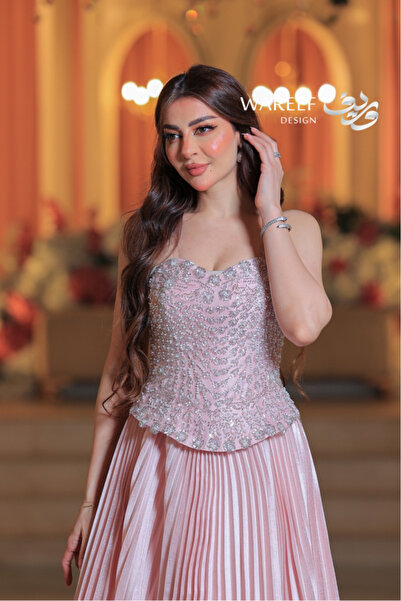 MAC CENTER Long pink dress with an embroidered bodice and back ties, paired with a shimmering pleated skirt.