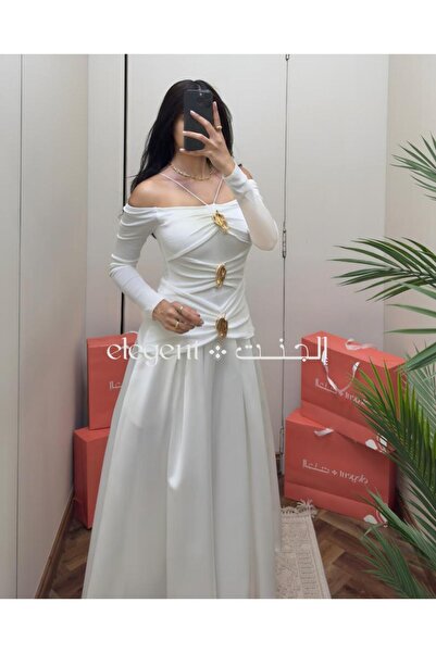 Elegent Elegant white dress with a dropped shoulder and gold details