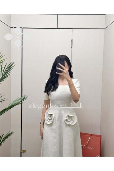 Elegent A soft dress adorned with side roses