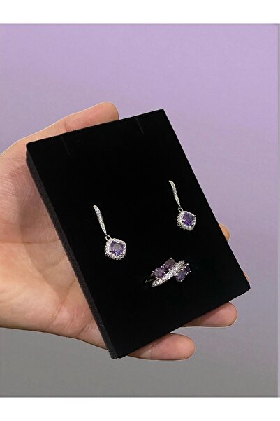 NEW STYLE A sophisticated and sparkling accessory set adorned with high-quality zircon. Ring size 7. This set comes in a suitable gift box.