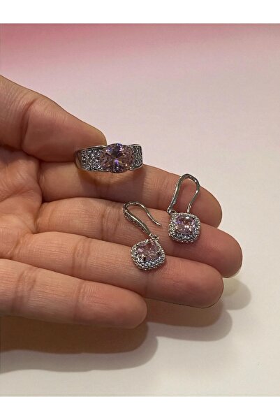 NEW STYLE A sophisticated and sparkling accessory set adorned with high-quality zircon. Ring size 7. This set comes in a suitable gift box.