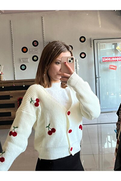 Sublime Butik Cherry Kiraz Nakışlı Beyaz Petite Sevimli Düğmeli Oversize Hırka