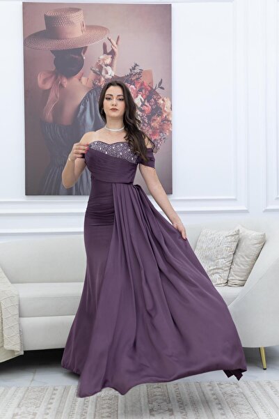 TREN فستان سهرة أرجواني مكشوف الكتفين مع صدّار مرصع بالخرز شق جانبي وقصة انسي...