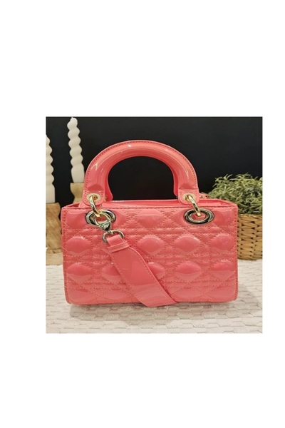 1way شنطه أنيقه ومميزه بلمعه ولون فوشي جذاب الحجم الوسط