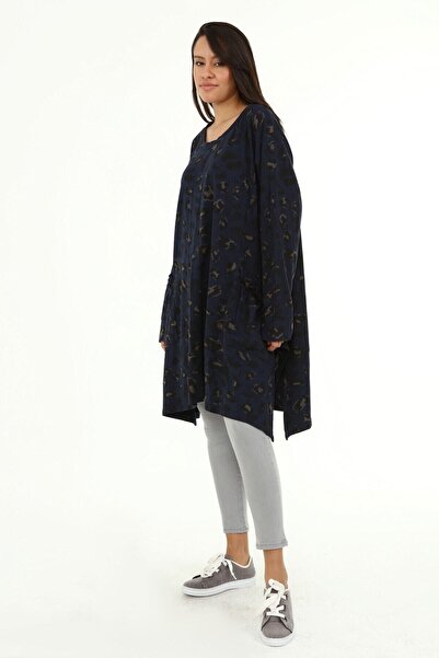 della moor Women's Plus Size Navy Blue Italian Leopard Print Asymmetrical Cut Tunic