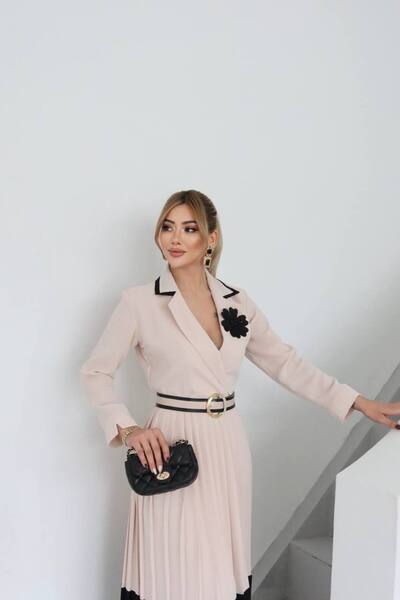 Siseniorita Pleated Maxi Dress with Jacket Top and Contrast Collar - Elegant Cut