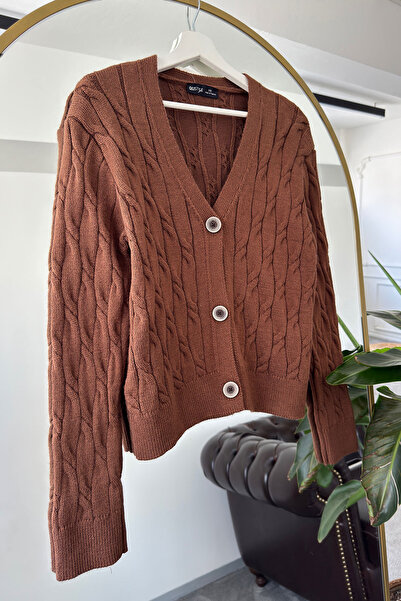 MAGARDE V-Neck 3-Button Knit Cardigan - Brown