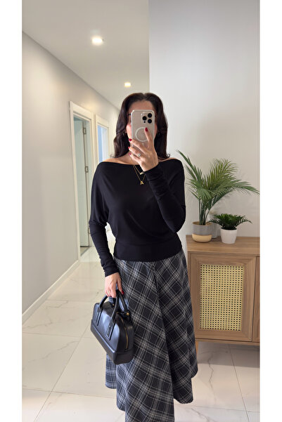 BİRCANÇİL Jolly Black Off-Shoulder Blouse