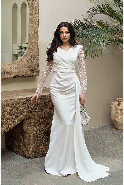 Serica Moda Βραδινό φόρεμα με λευκή λαβή και κέντημα D ντραπέ με ουρά