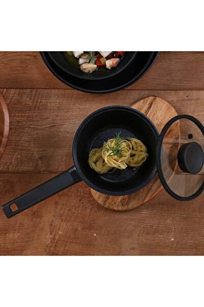 NEOFLAM Cast Aluminium Saucepan, 18 cm, Black