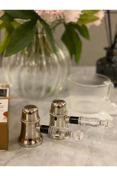 Dekordan House 2' Imported Salt and Pepper Shaker Set