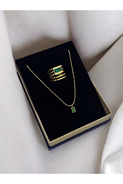 NEW STYLE A stunning set consisting of a 37 + 5 cm choker and a one-size-fits-all stainless steel ring, presented in a suitable gift box.