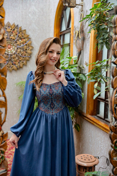 HELİS BUTİK Етническа рокля с детайли от мек кадифен плат с релефна текстура ...