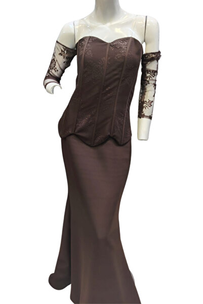 Liva Galaxy dress with elegant sheer lace sleeves