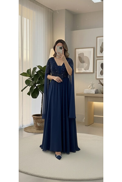 MASHN Royal navy evening dress with elegant feminine sleeves