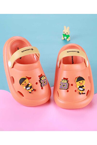 Cute Walk by Babyhug قباقيب بحزام خلفي وتطريز رياضي - لون خوخي