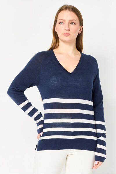 Lacoste سترة نسائية مخططة برقبة على شكل حرف V، متعددة الألوان