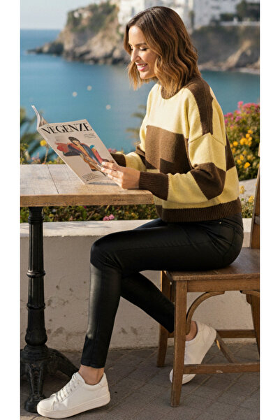 VEGENZE Women's Yellow Brown Block Striped Crew Neck Knitwear