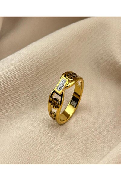 burjalmodah A gold ring with luxurious details