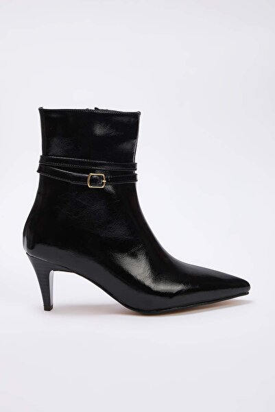 TRENDYOL SHOES Black Belted Thin Heeled Women's Boots Takaw26Bo00116