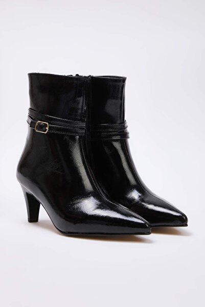 TRENDYOL SHOES Black Belted Thin Heeled Women's Boots Takaw26Bo00116