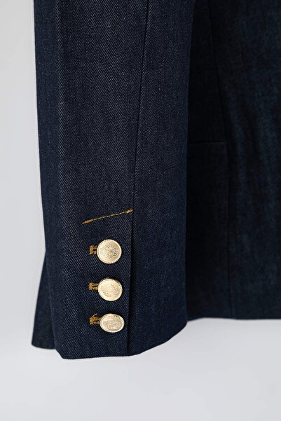 Trendyol Curve Лімітована серія Темно-синій блейзер з деталями на кишенях, що облягає талію Джинсовий піджак TBBAW26AG00042