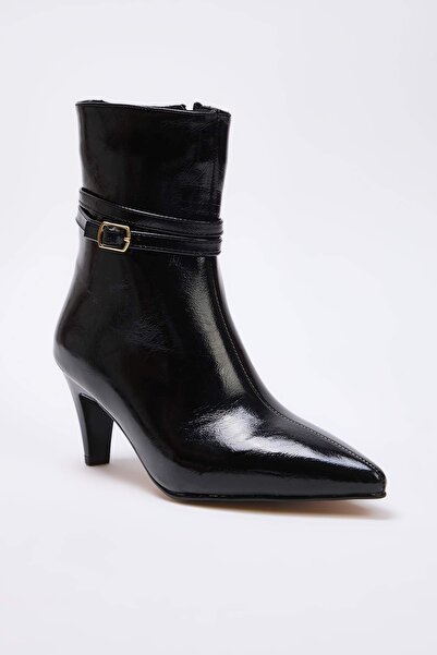TRENDYOL SHOES Black Belted Thin Heeled Women's Boots Takaw26Bo00116