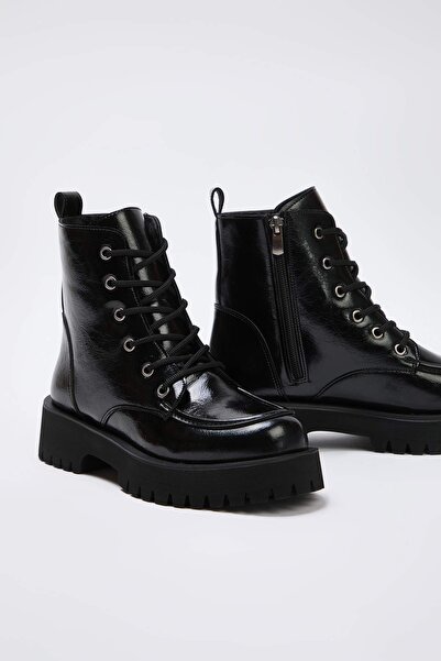 TRENDYOL SHOES Black Thick Flat Sole Lace-Up Women's Boots Takaw26Bo00117