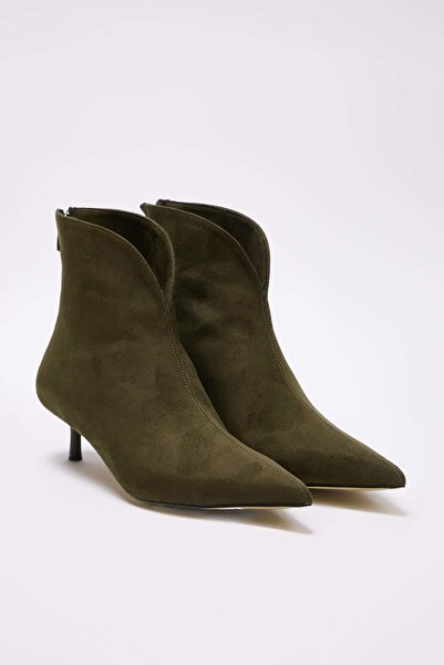 TRENDYOL SHOES Χακί σουέντ με μυτερή μύτη Γυναικείες μπότες με λεπτό τακούνι TAKAW26BO00087