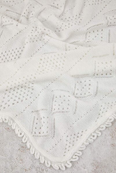 Trendyol Collection Weich strukturierte, durchbrochene Strickschals TWOAW26AT00001