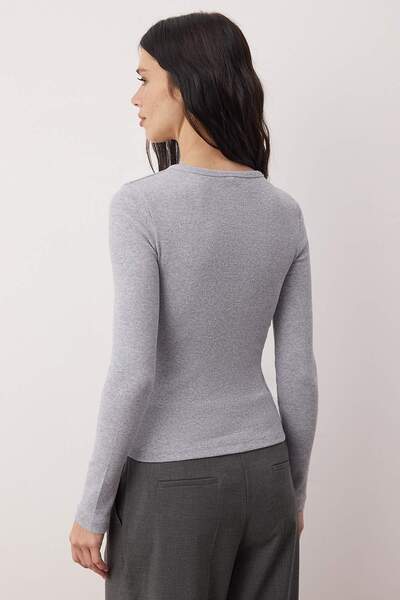 Trendyol Collection Grey Melange Crew Neck Buttoned Fitted/Bodycon Stretchy Ribbed Knit Blouse Twoaw26Bz00063