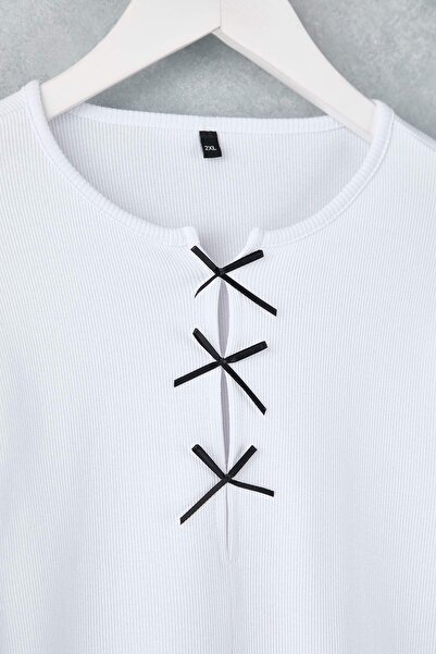 Trendyol Curve White Bow and Cut Out Detail Crew Neck Slim/Fitted Knitted Blouse Tbbaw26Af00023