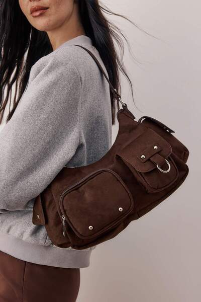 TRENDYOL SHOES Braune Damen-Umhängetasche aus Wildleder mit Taschendetail TAKAW26OC00057