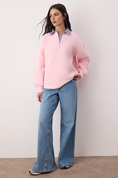 Trendyol Collection Pink Woven Garni Detailed Oversize Fit Polo Neck Thick Fleece Knitted Sweatshirt Twoaw26Sw00116