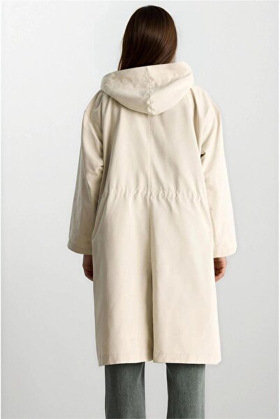 WeShaya Taş Kapüşonlu Astarlı Cep Detaylı Orta Boy Polyester Trençkot