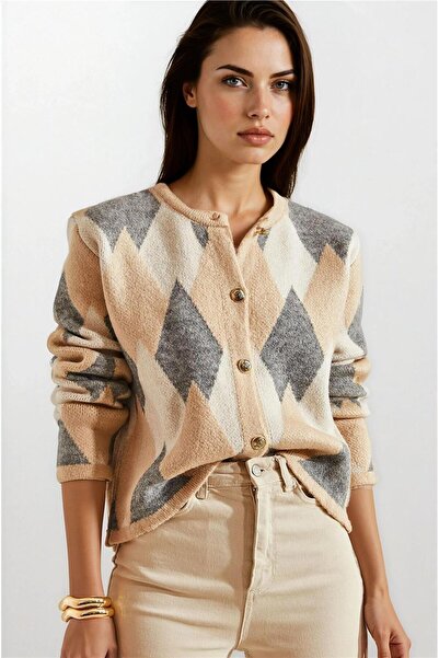 WeShaya Πλεκτή ζακέτα με κουμπιά με μοτίβο μπακλαβά σε μπεζ καμηλό χρώμα