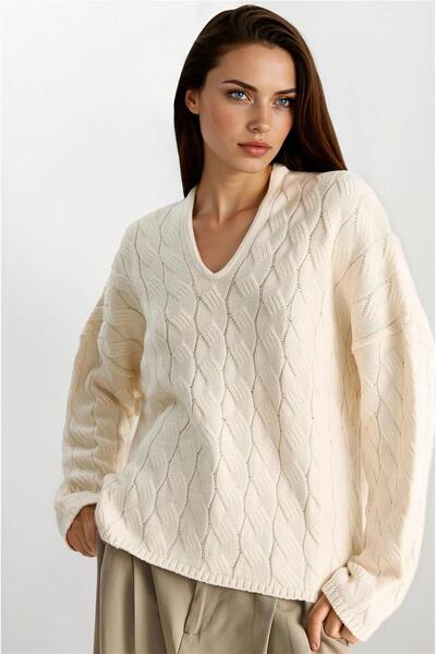 WeShaya سترة تريكو كبيرة الحجم ذات ياقة بيضاوية كريمية اللون