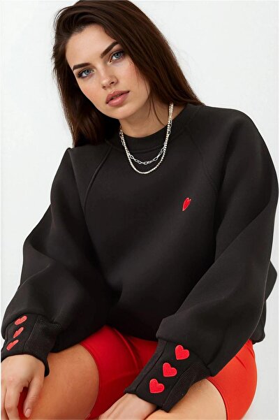 WeShaya Φούτερ με λαιμόκοψη με κέντημα μαύρης καρδιάς με τρεις κλωστές