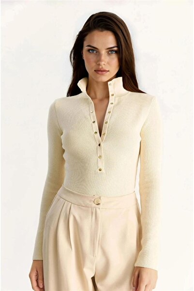 WeShaya بلوزة تريكو طويلة الأكمام بياقة عالية وأزرار كبس بلون إكرو