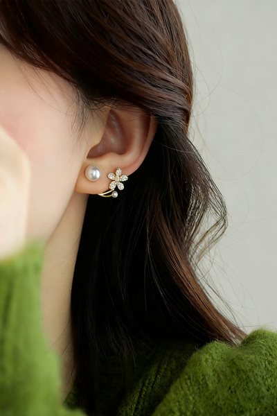 Shylyn 925 Gümüş İğneli İnci Detay Zirkon Taşlı Altın Kaplama Çelik Yonca Küpe