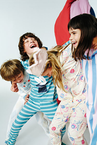 Penti Cremefarbenes Pyjama-Set aus Baumwolle mit Zirkusmuster und Knöpfen für Mädchen