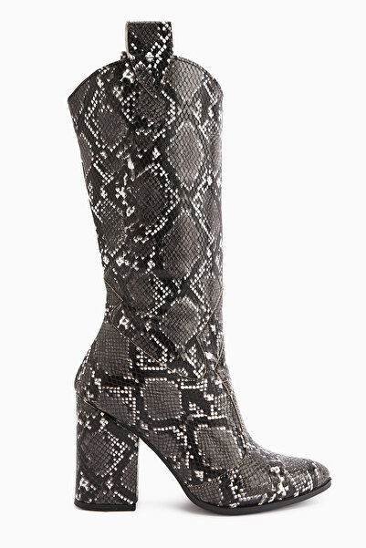 Limoya حذاء نسائي قصير بكعب قصير غير متماثل بنمط الأفعى باللون الأسود