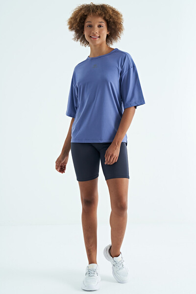 TOMMY LIFE Γυναικείο μπλουζάκι με κοντό μανίκι με λιλά στάμπα με λεπτομέρεια - 97263