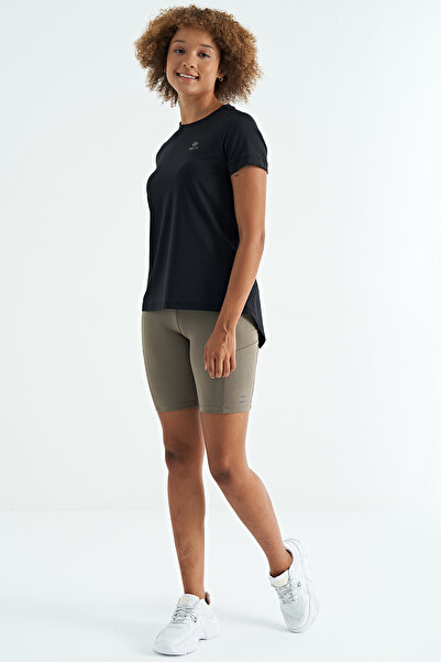 TOMMY LIFE Siyah Sırt Yırtmaç Detaylı O Yaka Kısa Kollu Standart Kalıp Kadın T-Shirt - 97267