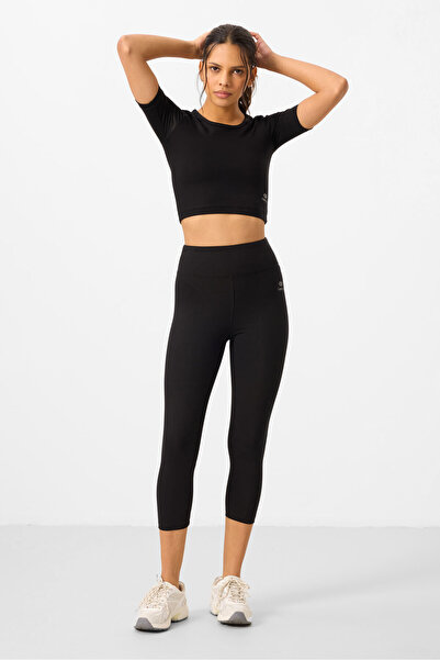 TOMMY LIFE طقم تي شيرت أسود عالي الخصر كابري كروب بقصة ضيقة للنساء - 95285